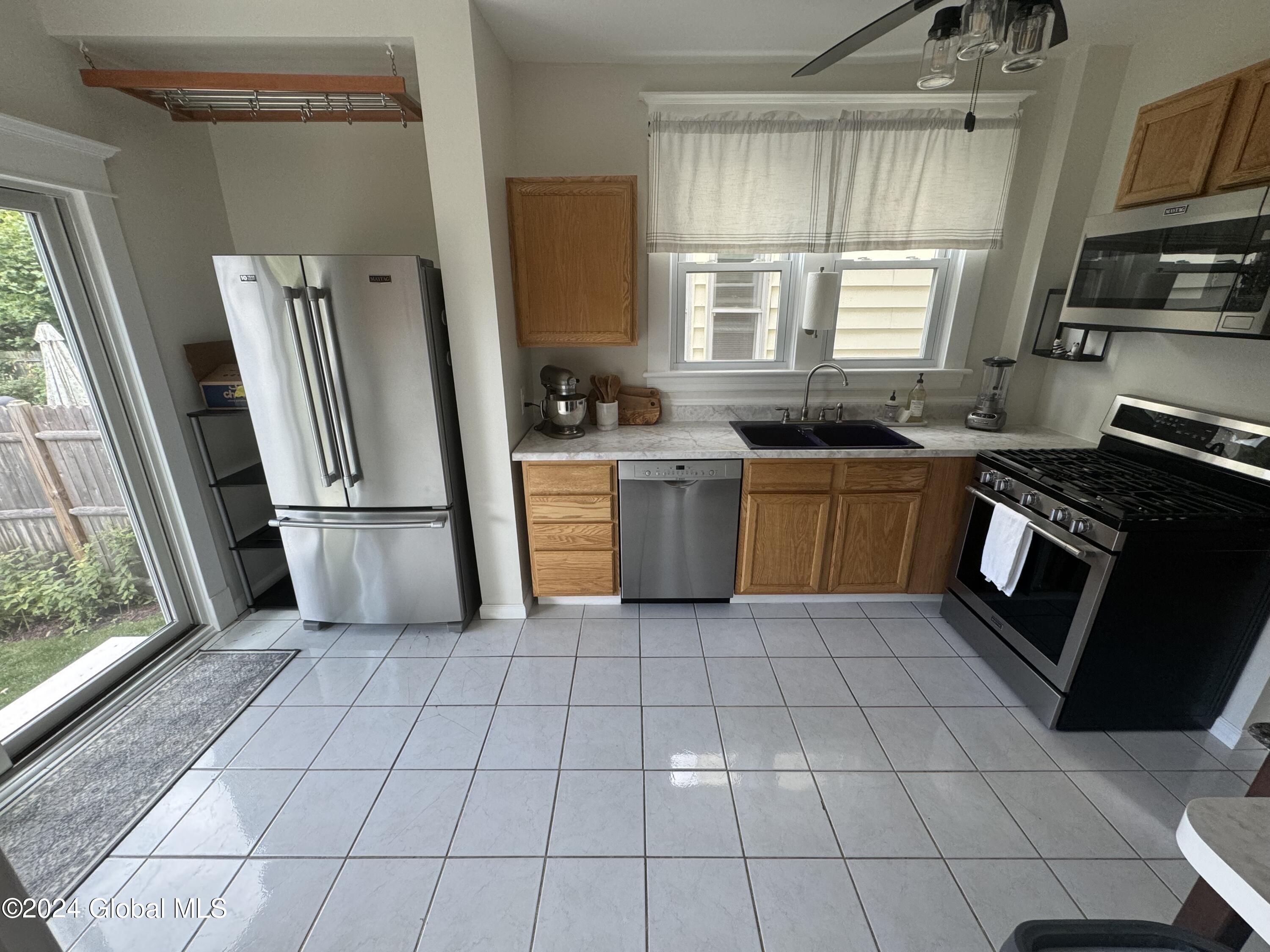 25 Lawnridge Avenue