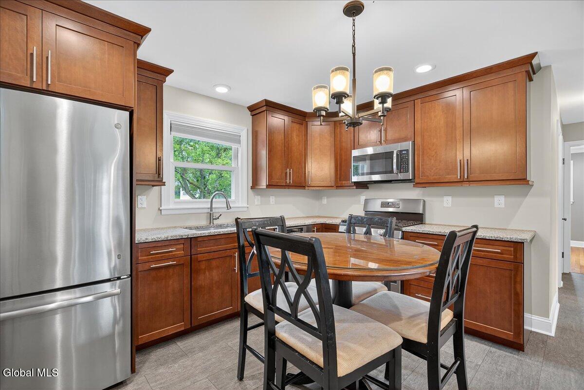 8 E Glenwood Drive