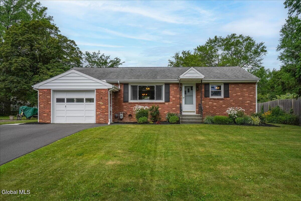 8 E Glenwood Drive