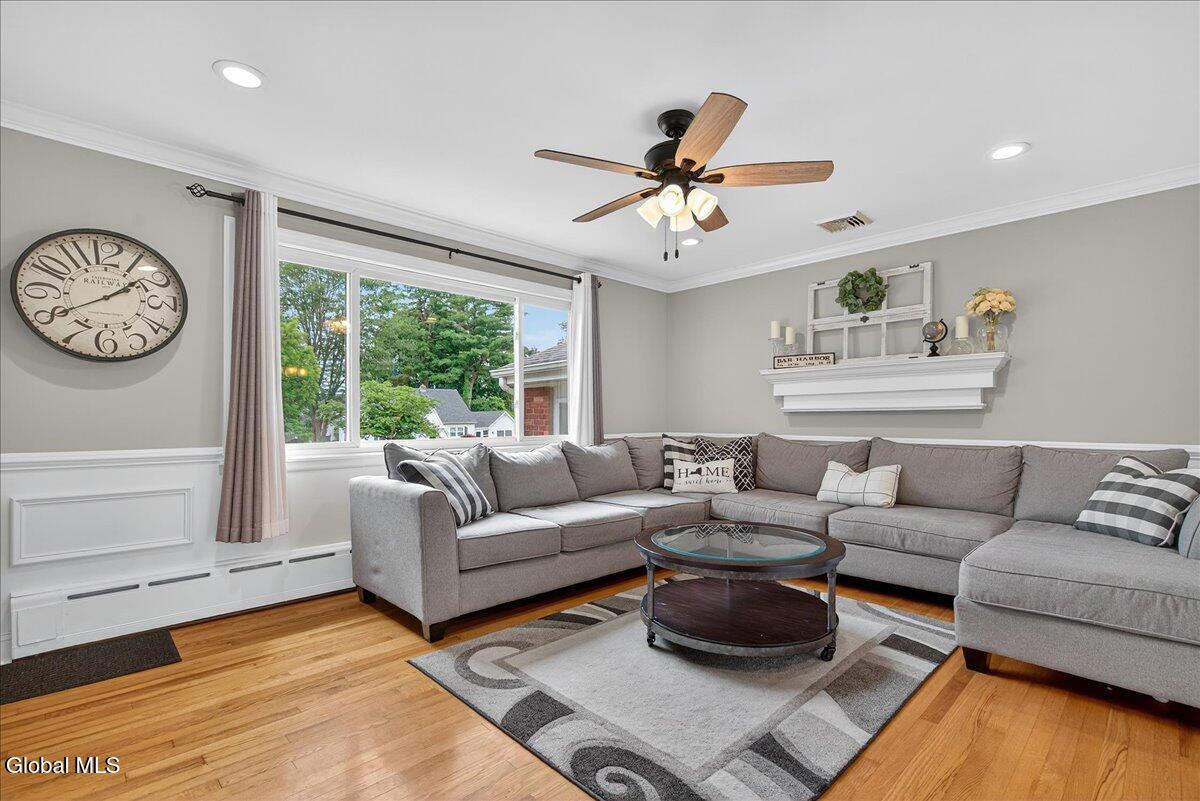 8 E Glenwood Drive