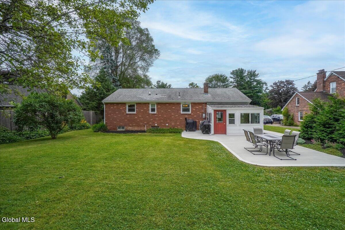 8 E Glenwood Drive