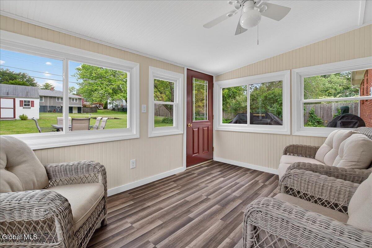 8 E Glenwood Drive