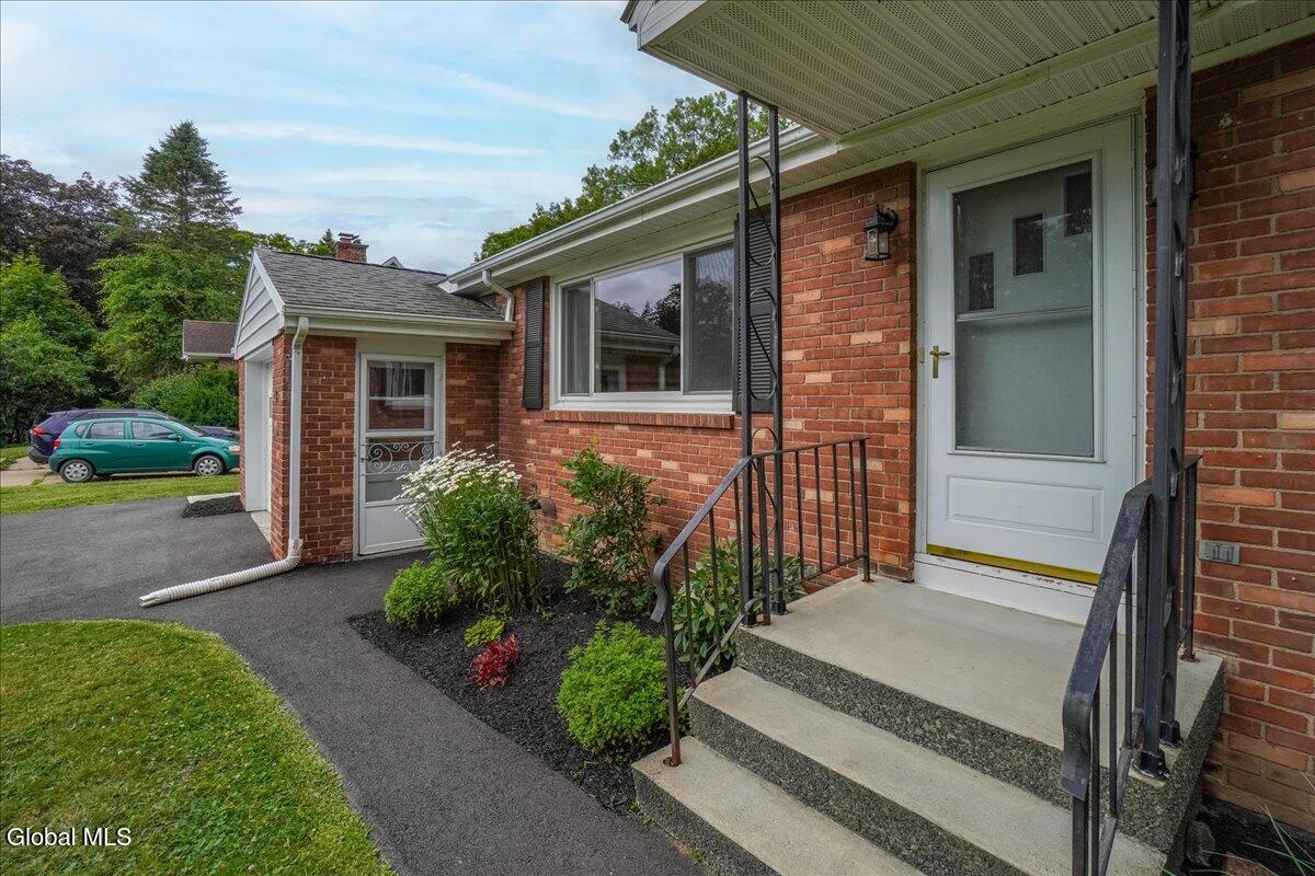 8 E Glenwood Drive