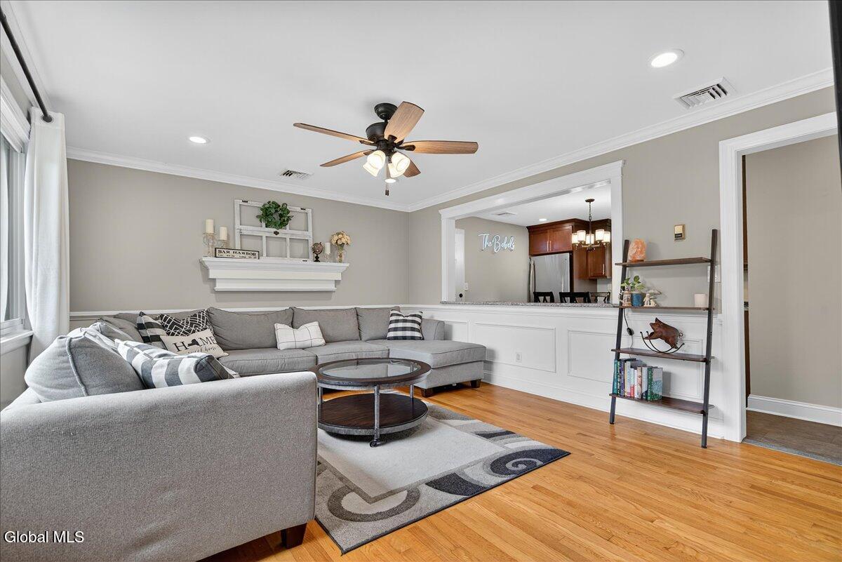 8 E Glenwood Drive