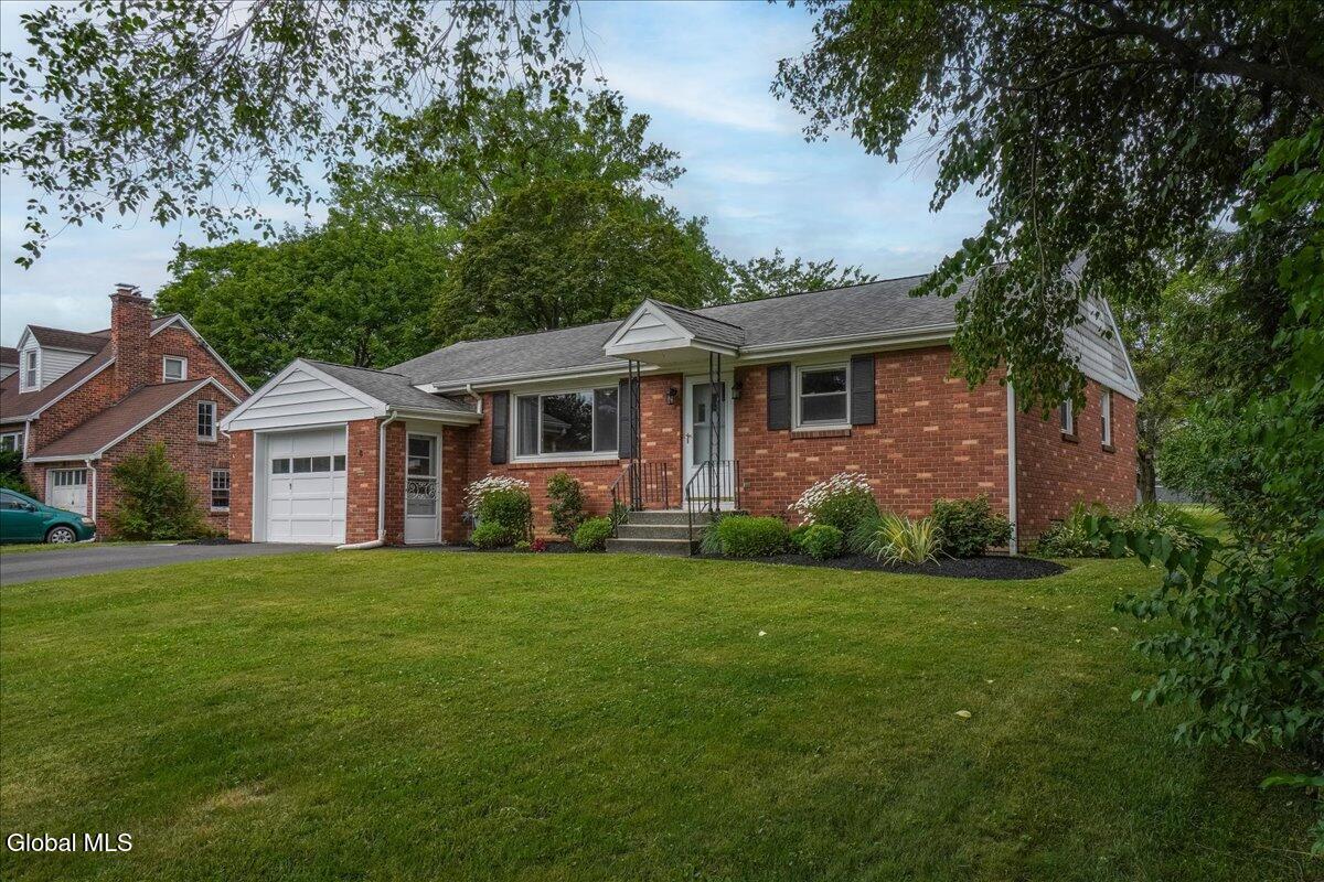 8 E Glenwood Drive