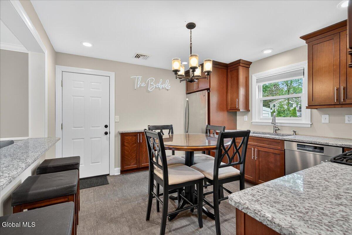 8 E Glenwood Drive