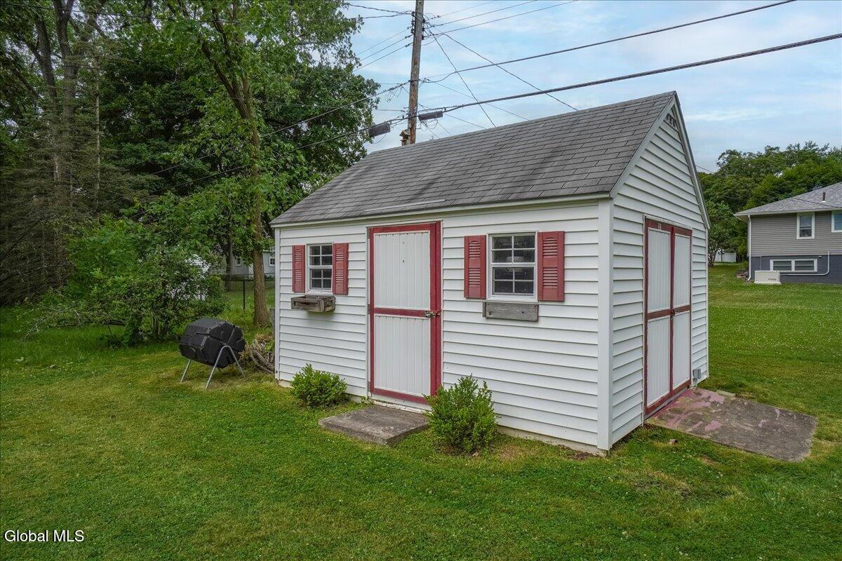 8 E Glenwood Drive
