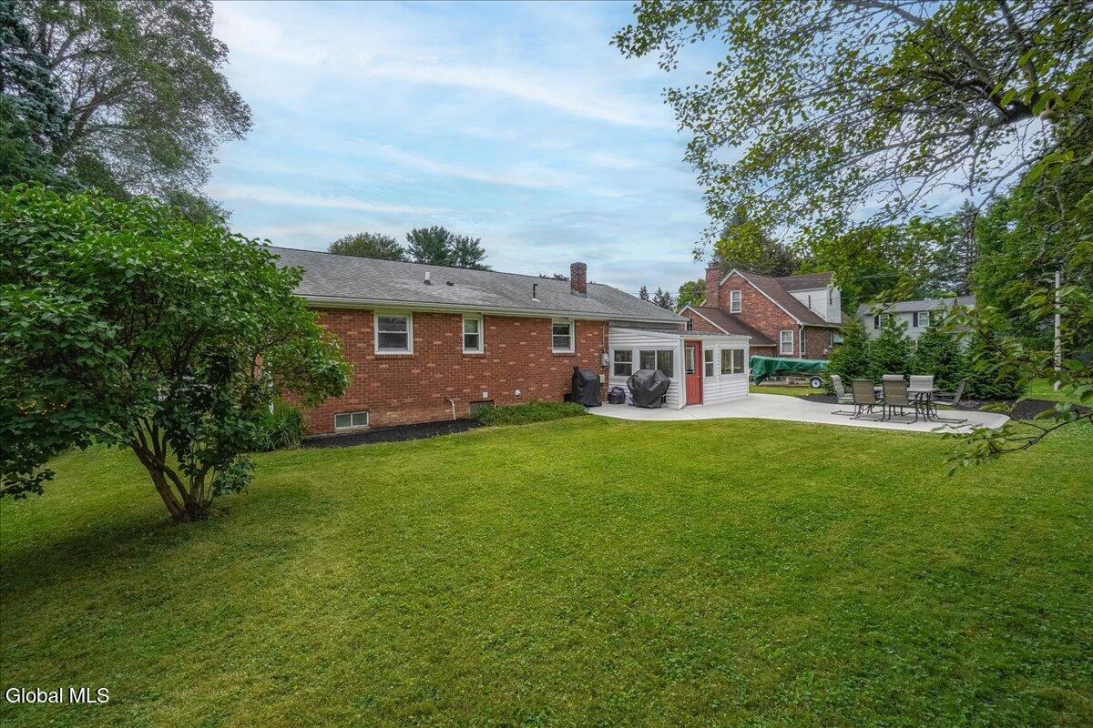 8 E Glenwood Drive