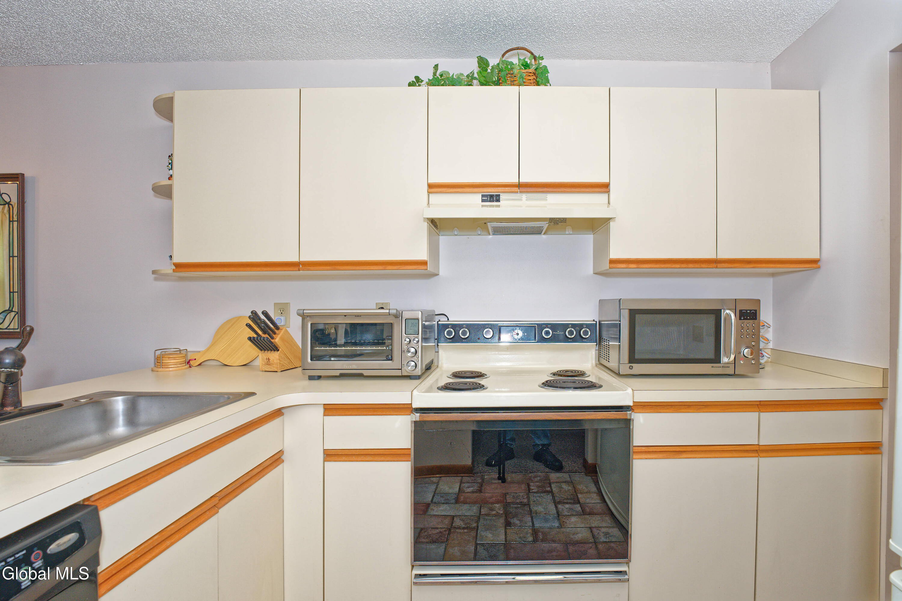 505 Greenwich Drive