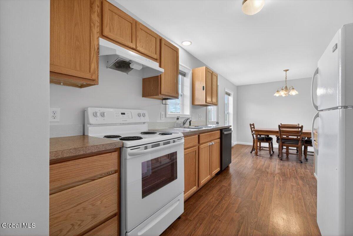 581 Pinewoods