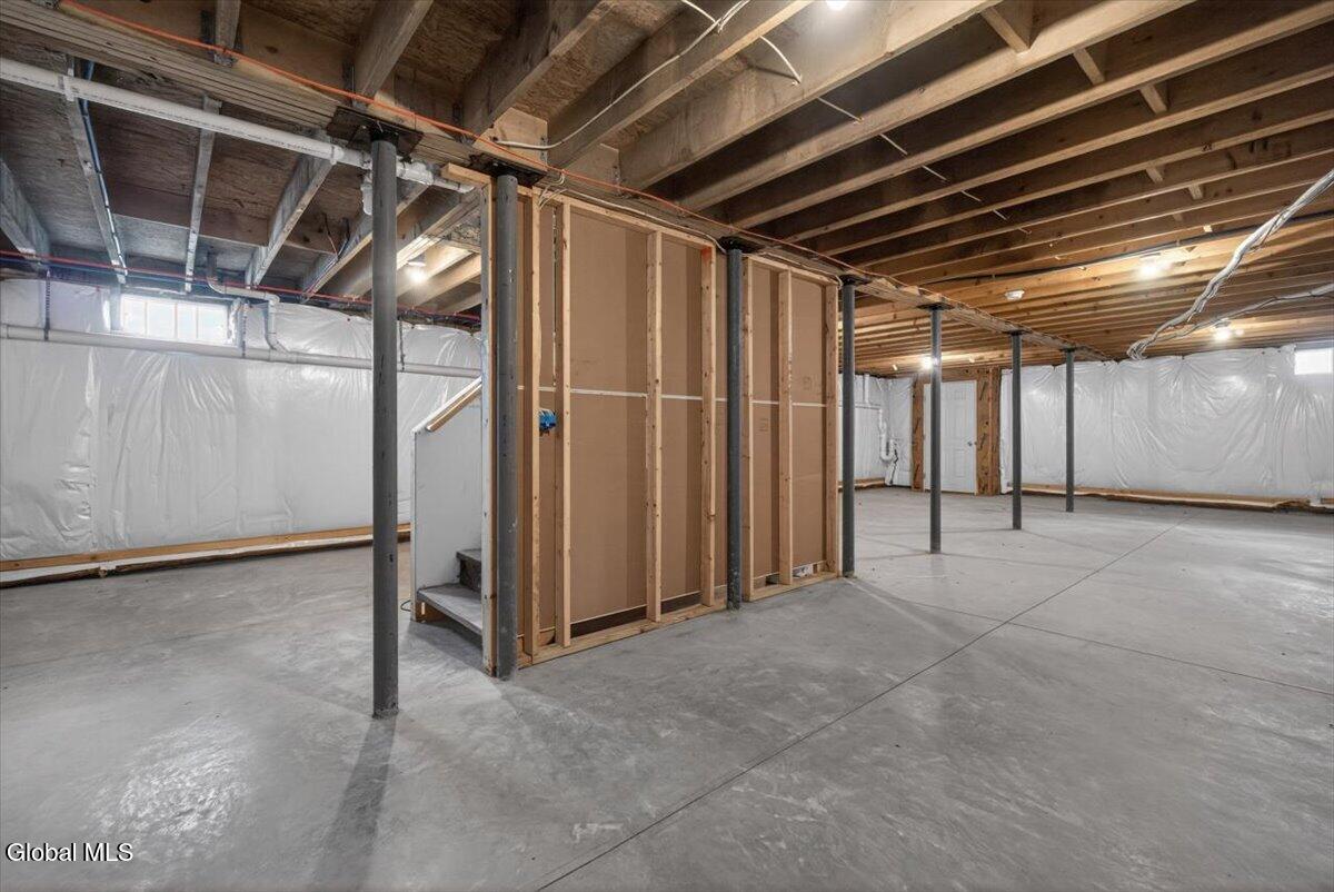 581 Pinewoods