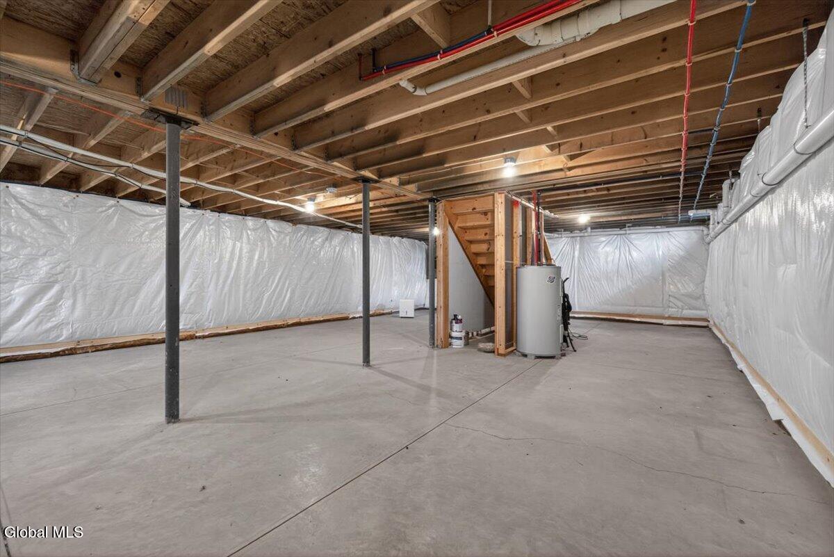 581 Pinewoods