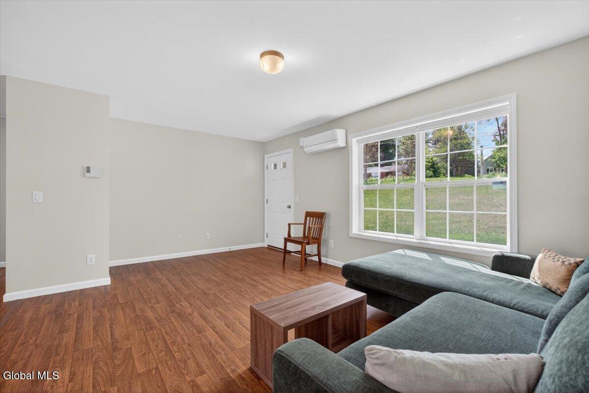 581 Pinewoods