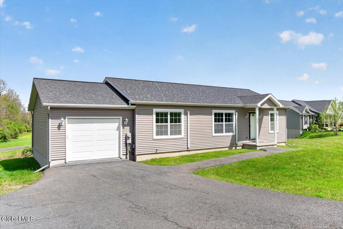 581 Pinewoods