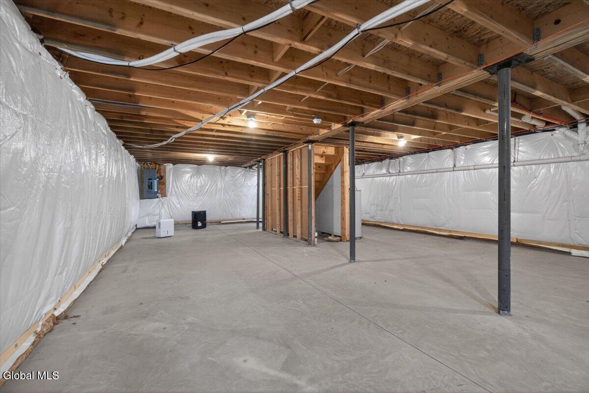 581 Pinewoods