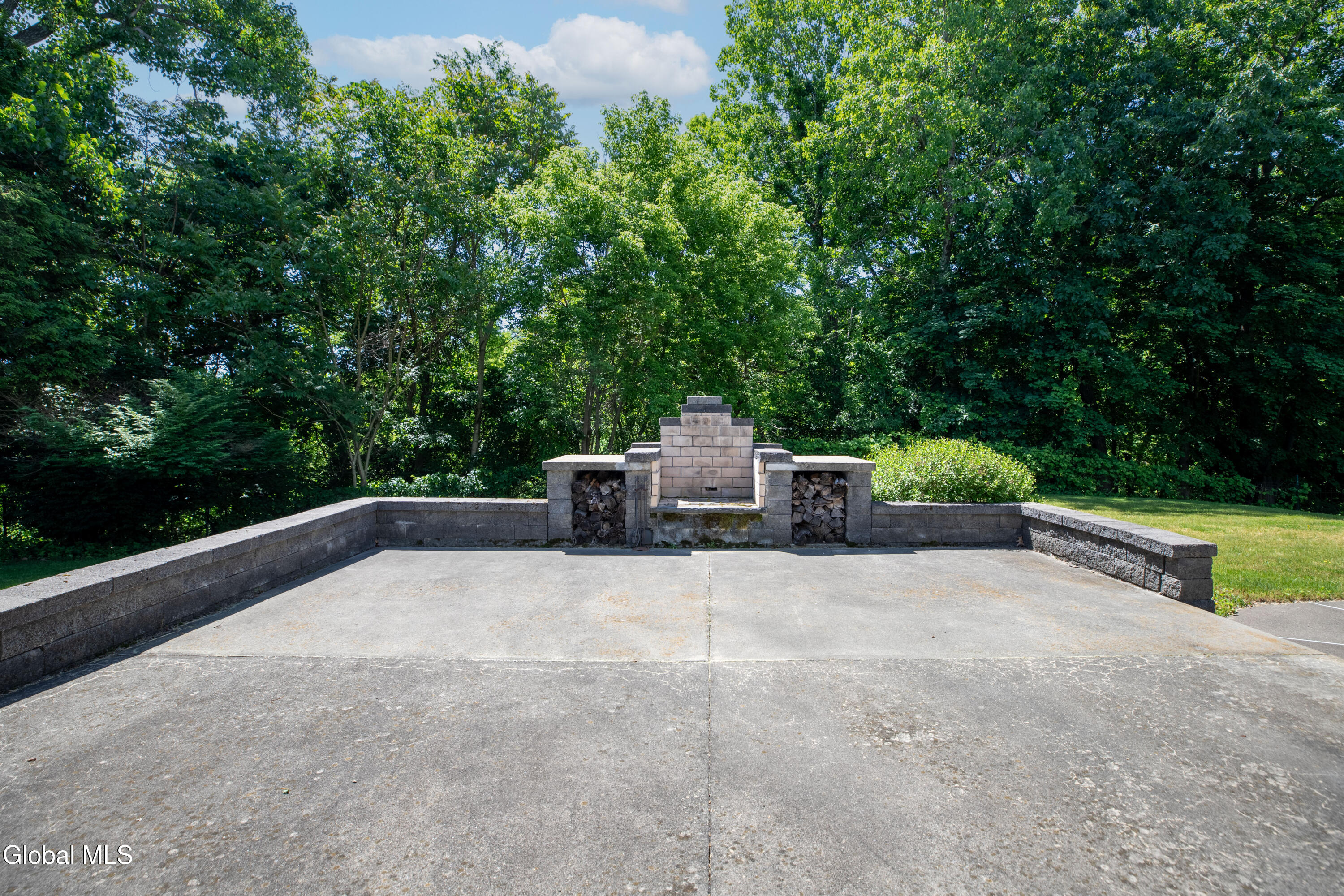 14 Edgewater Court