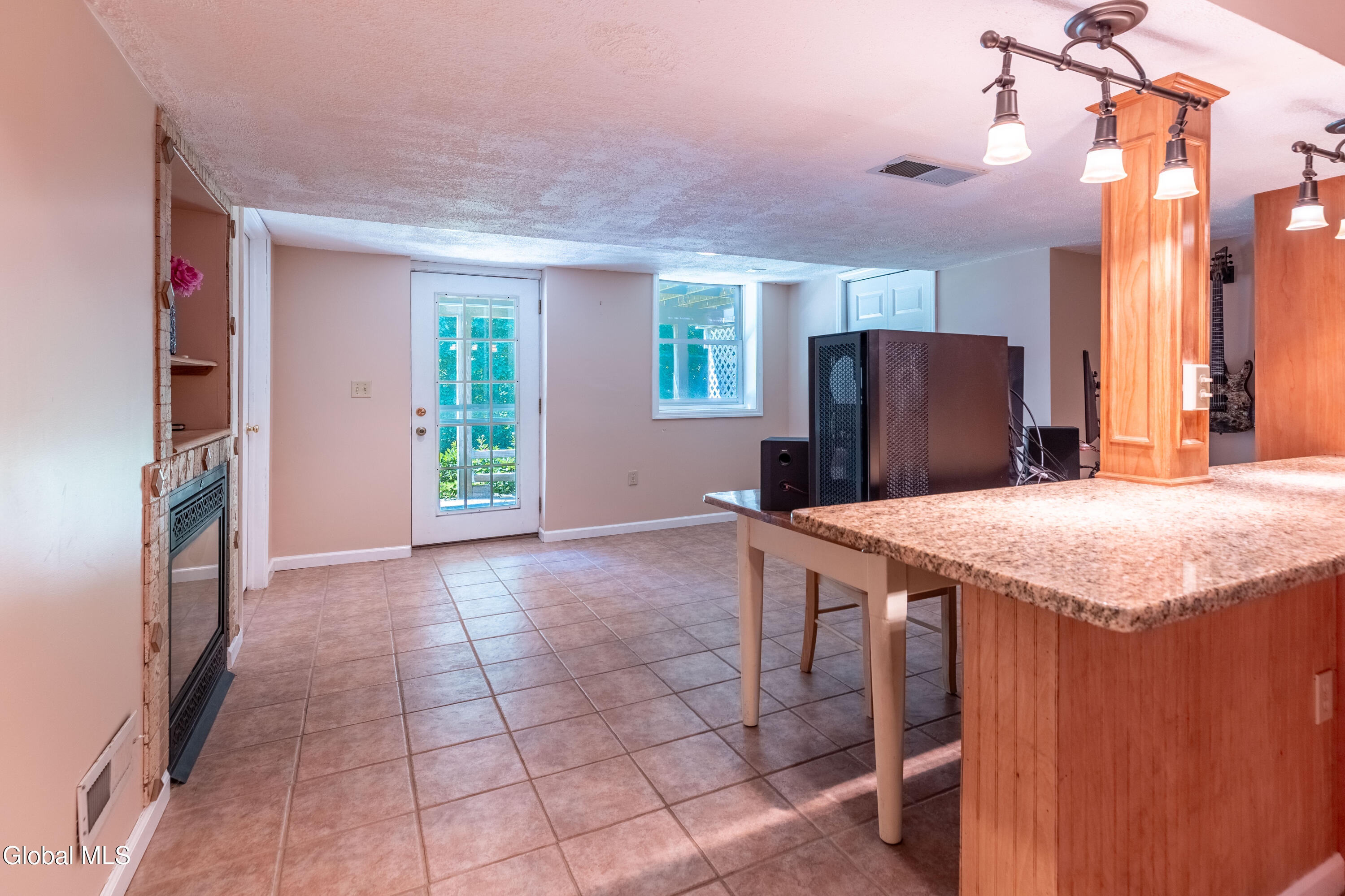 14 Edgewater Court