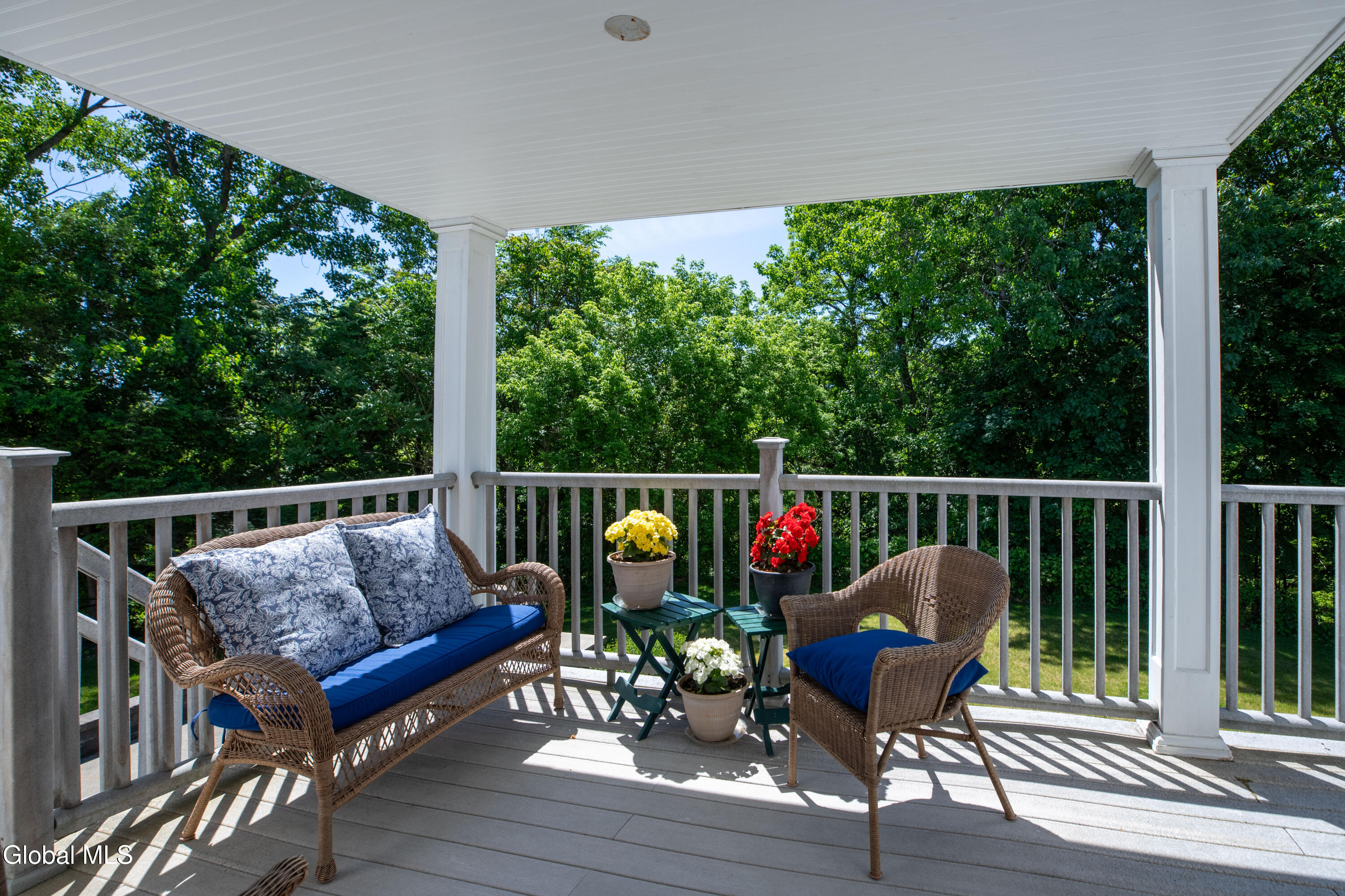 14 Edgewater Court
