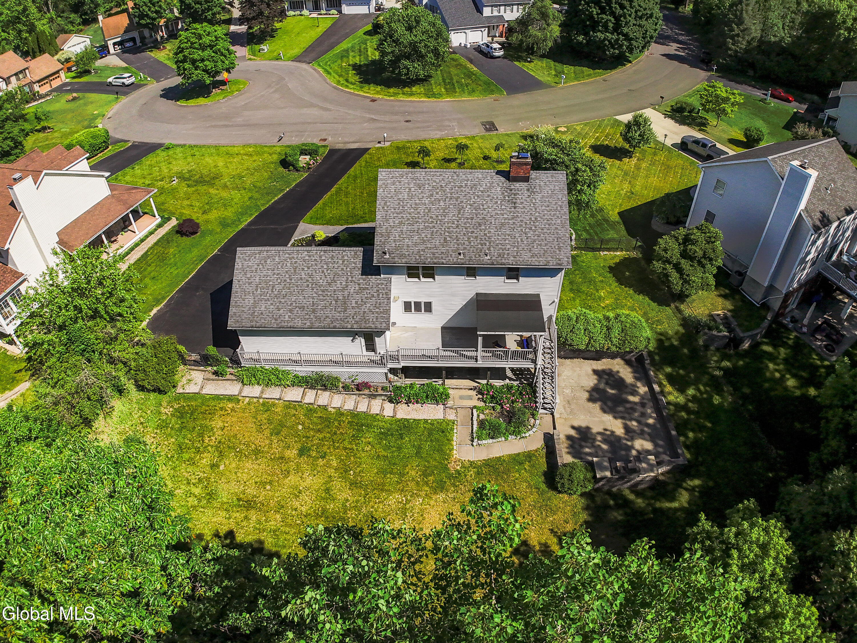 14 Edgewater Court