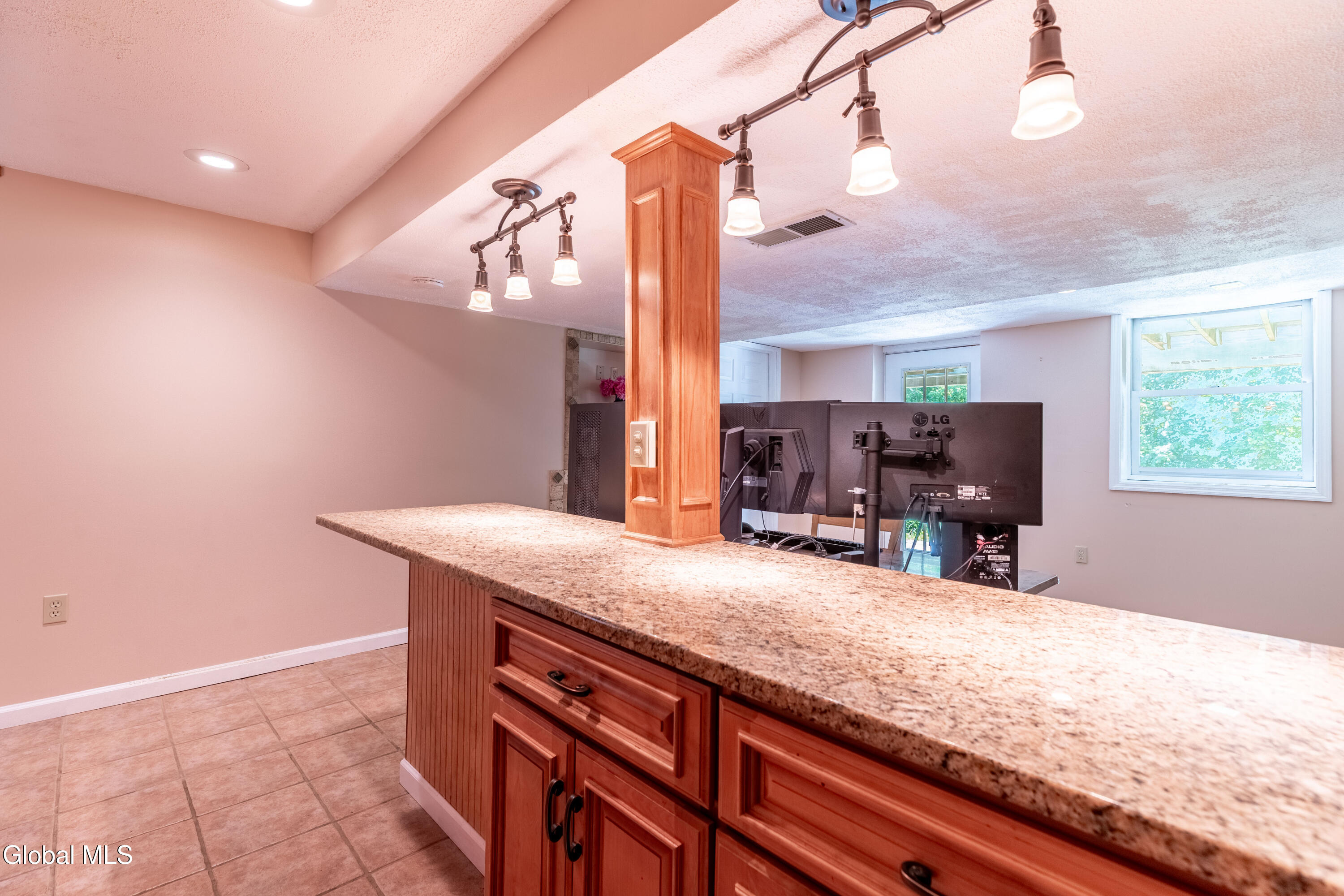 14 Edgewater Court