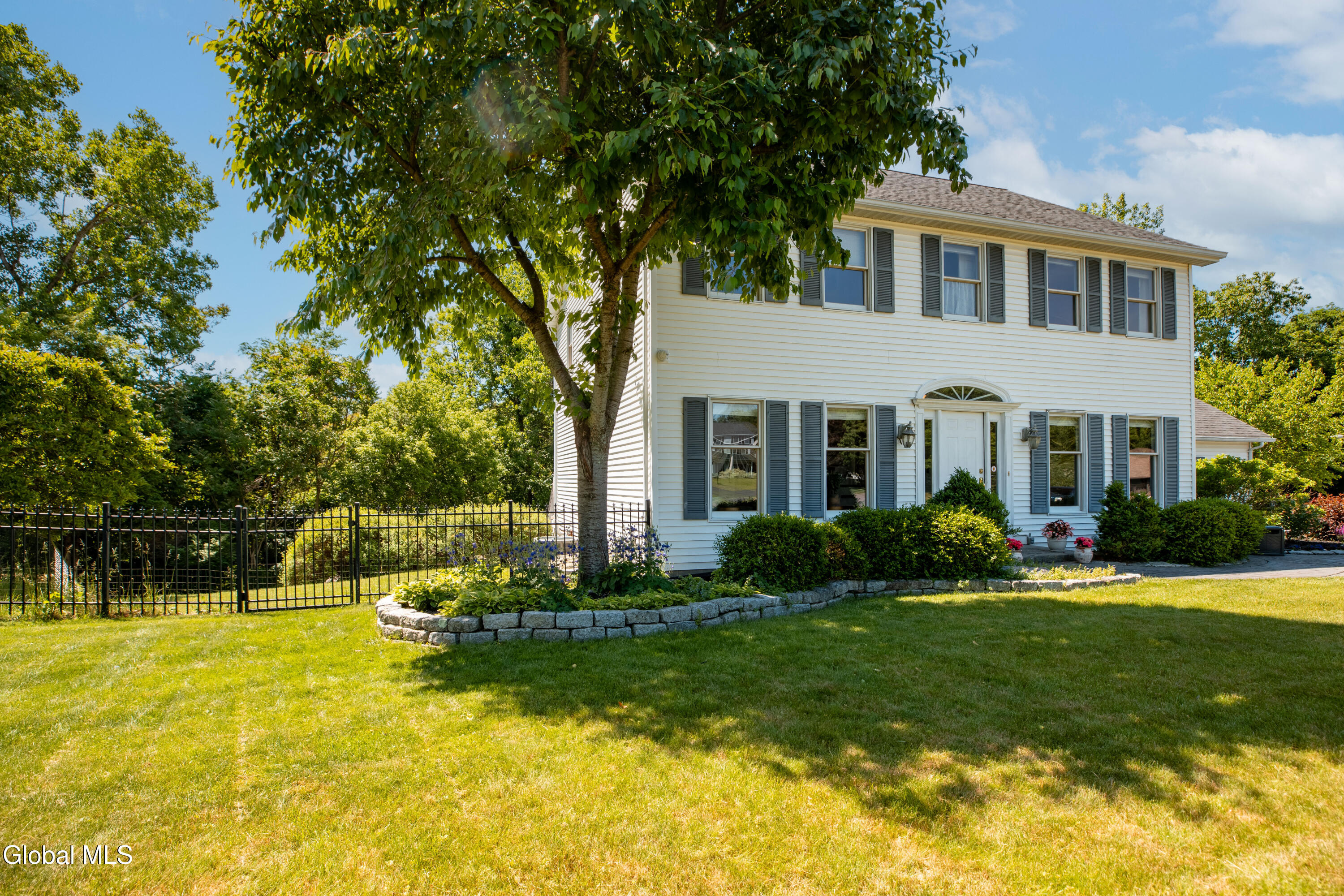 14 Edgewater Court