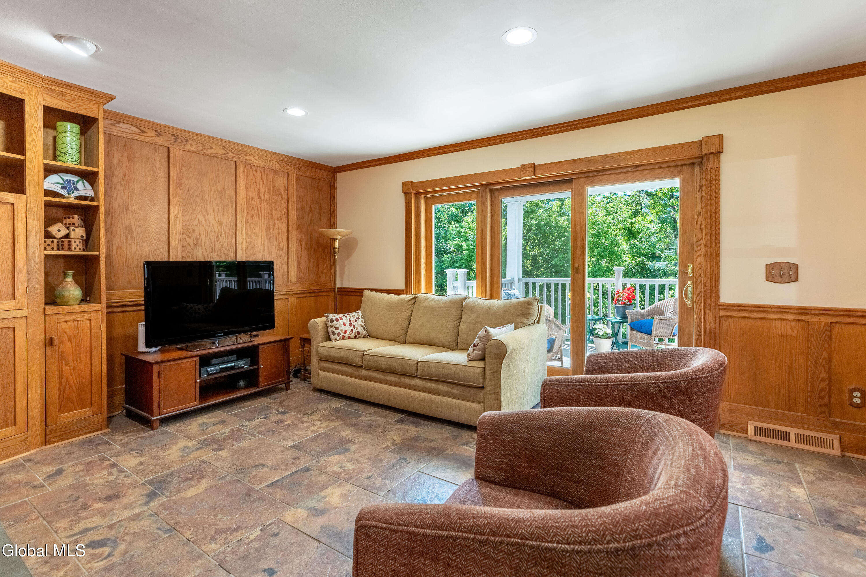 14 Edgewater Court