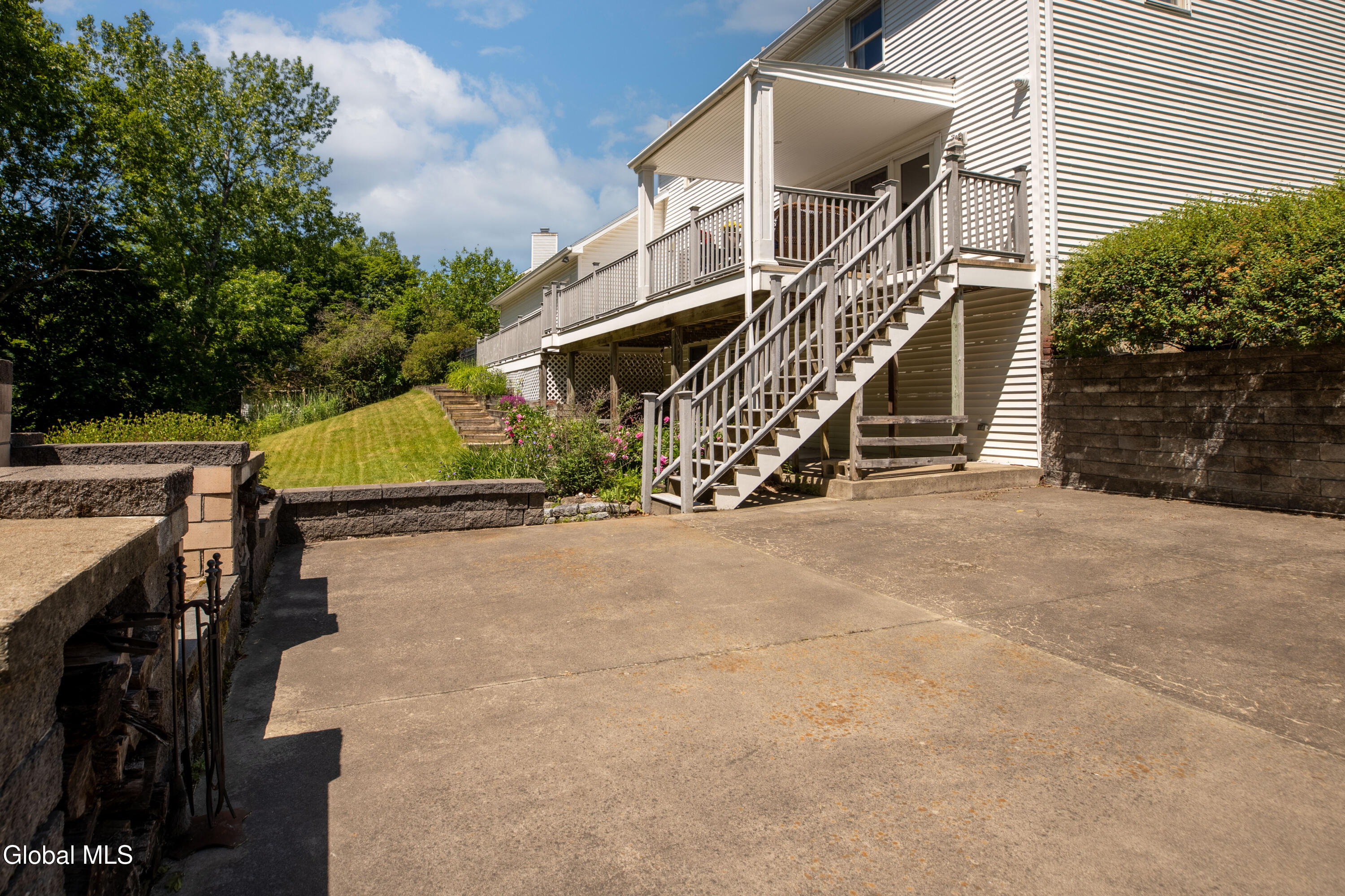 14 Edgewater Court