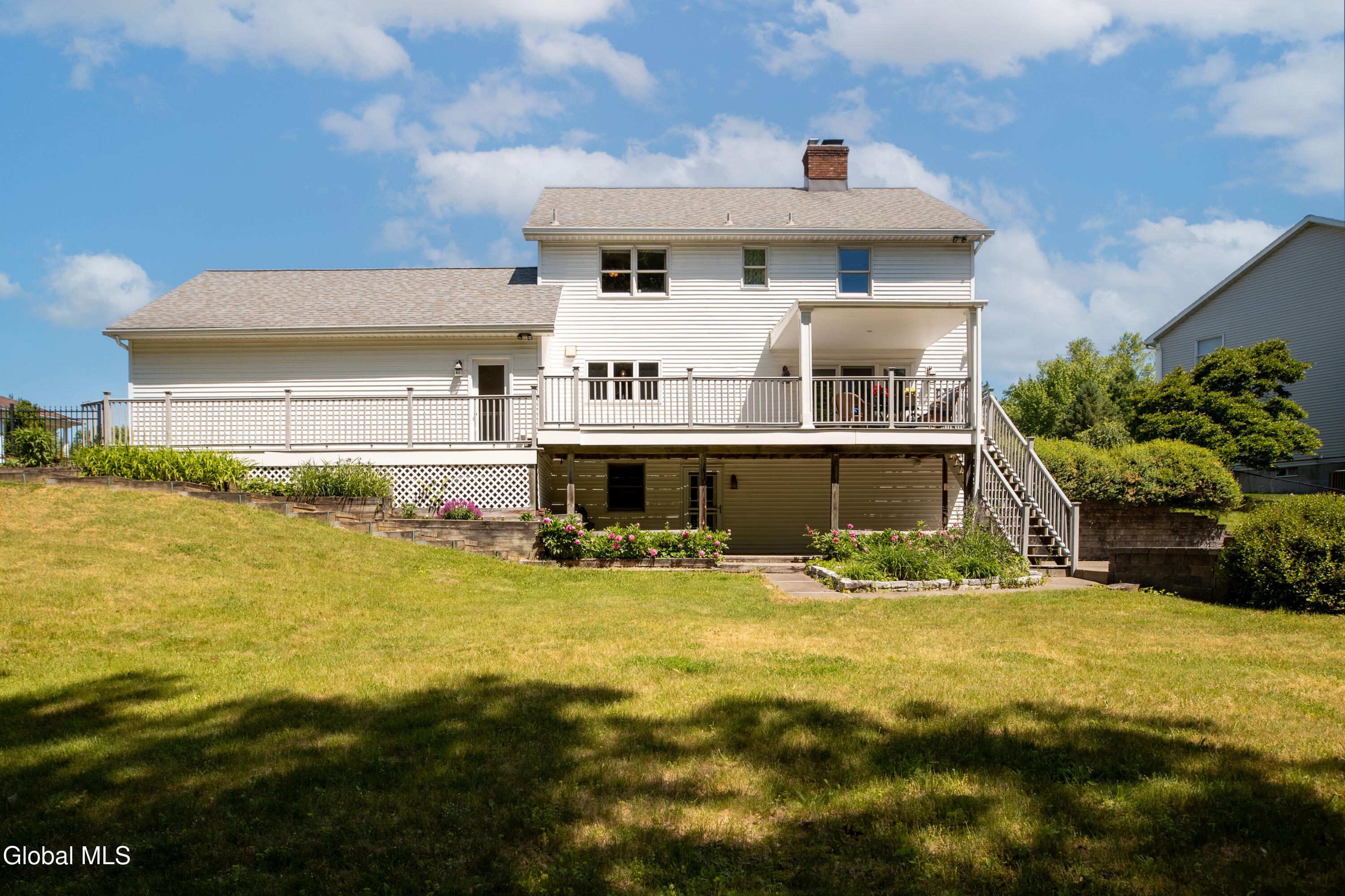 14 Edgewater Court