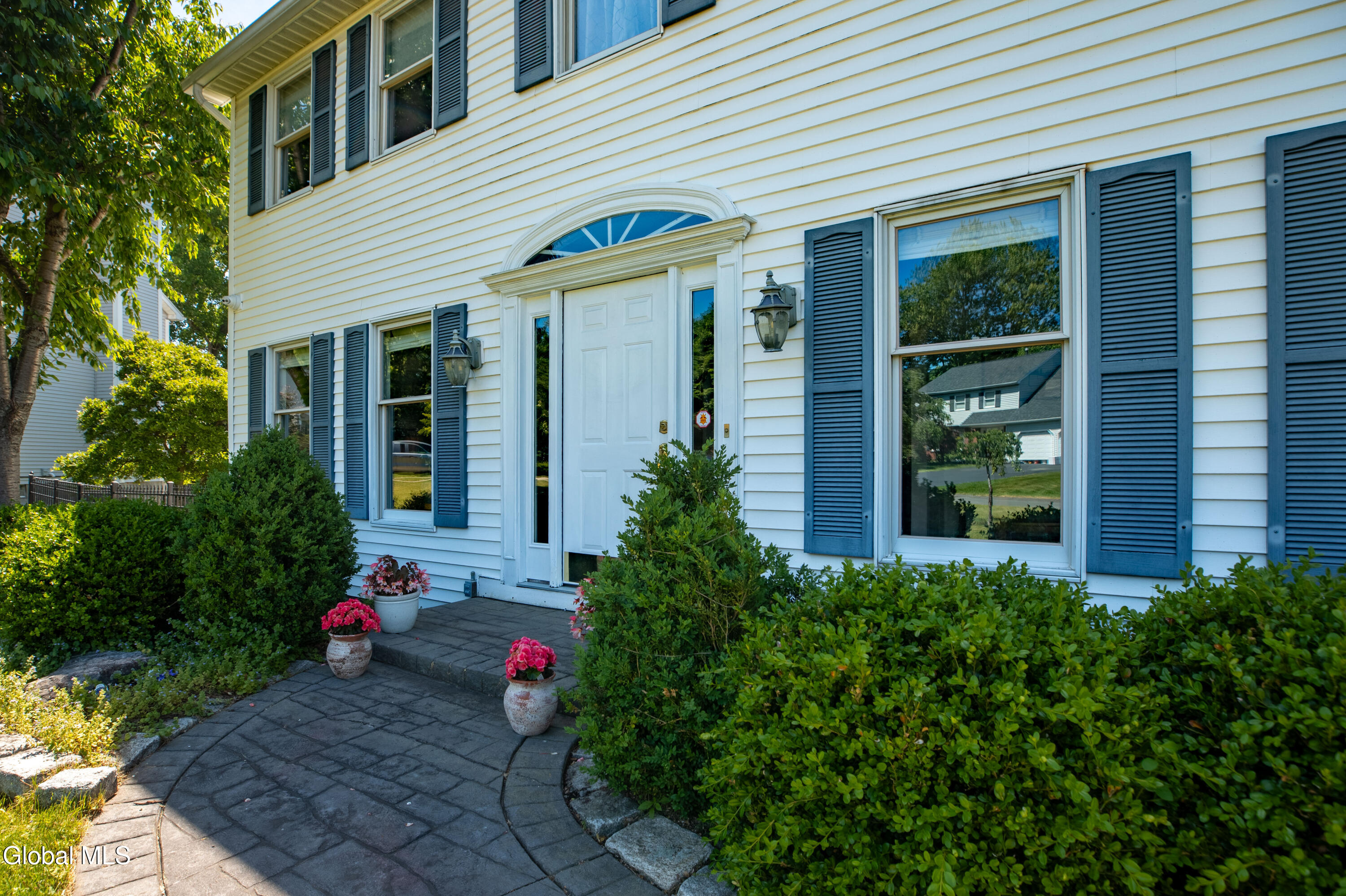 14 Edgewater Court
