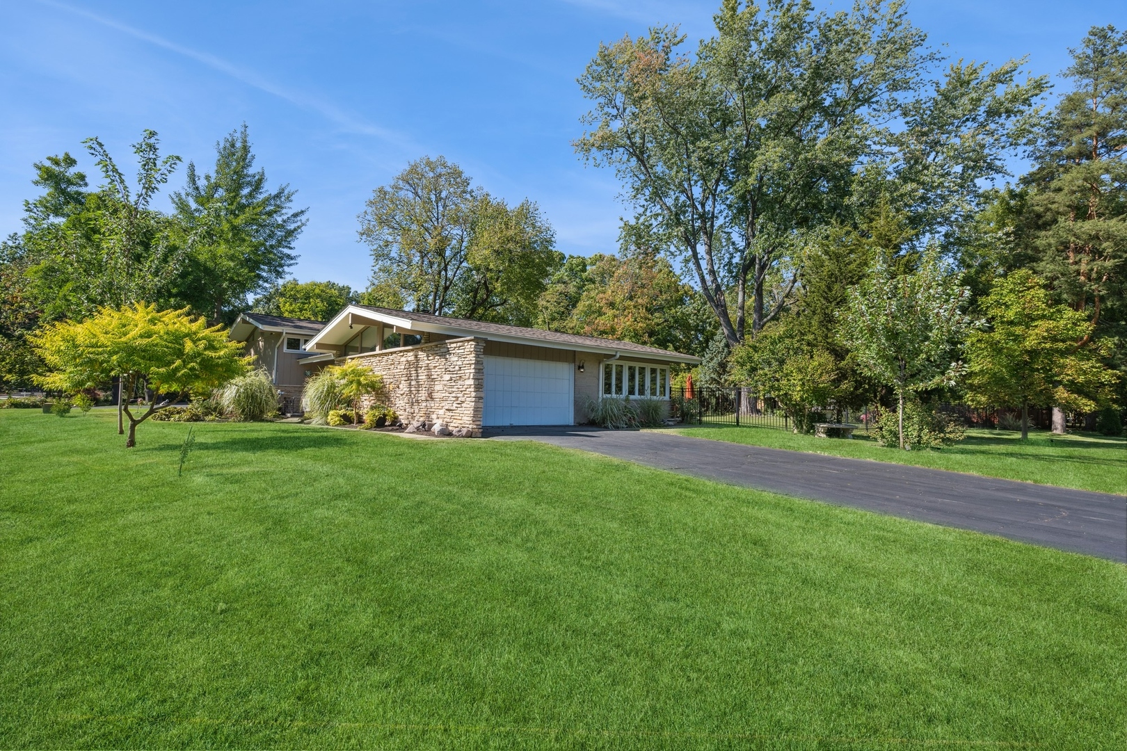 330 E Forest Lane