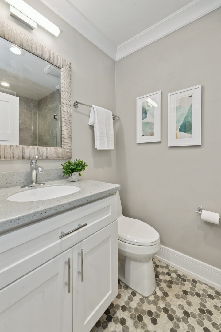563 Woodview Road Unit: A