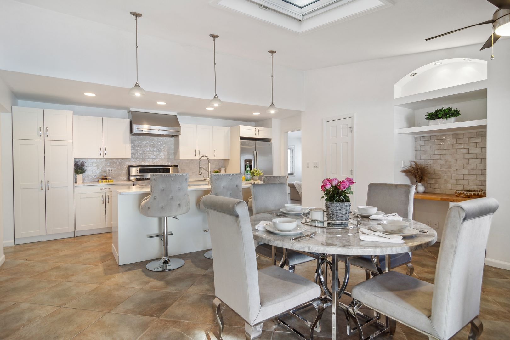 37 W Surrey Lane