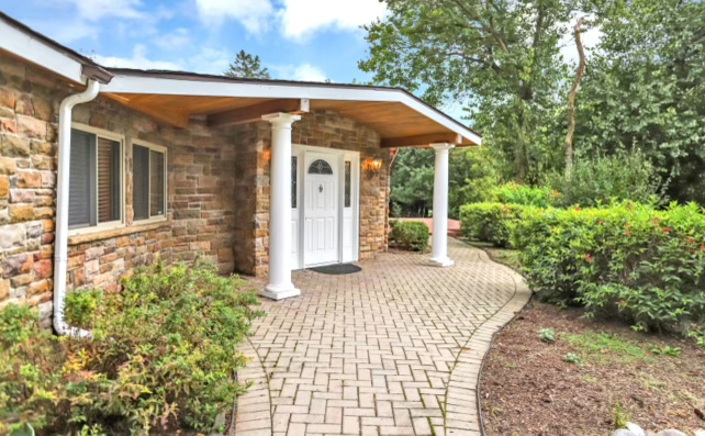 37 W Surrey Lane