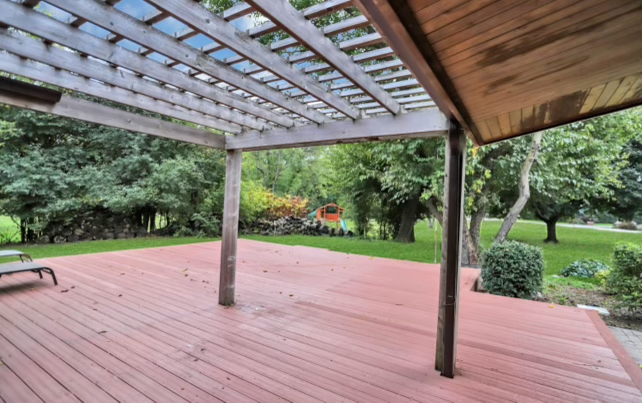 37 W Surrey Lane