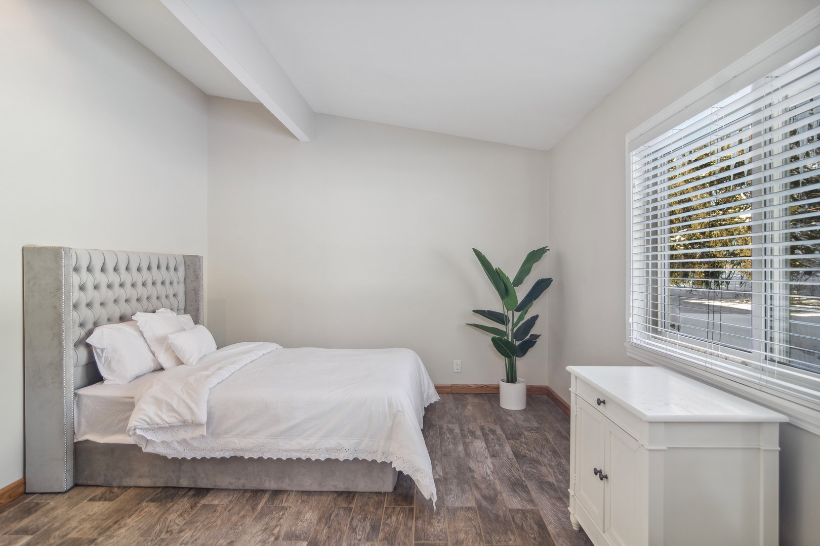 37 W Surrey Lane