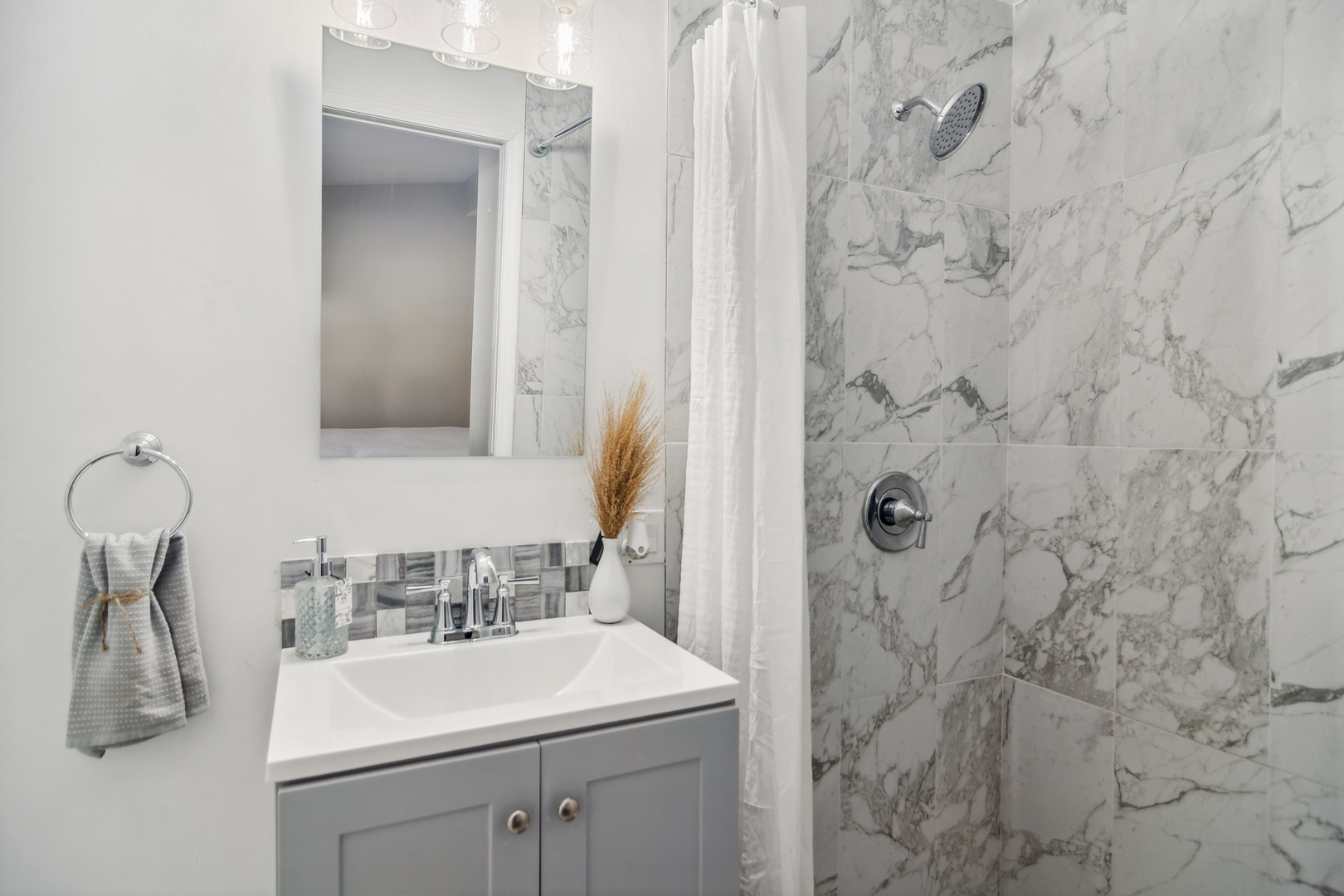 37 W Surrey Lane