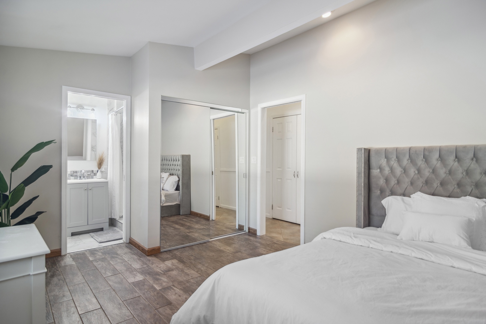 37 W Surrey Lane