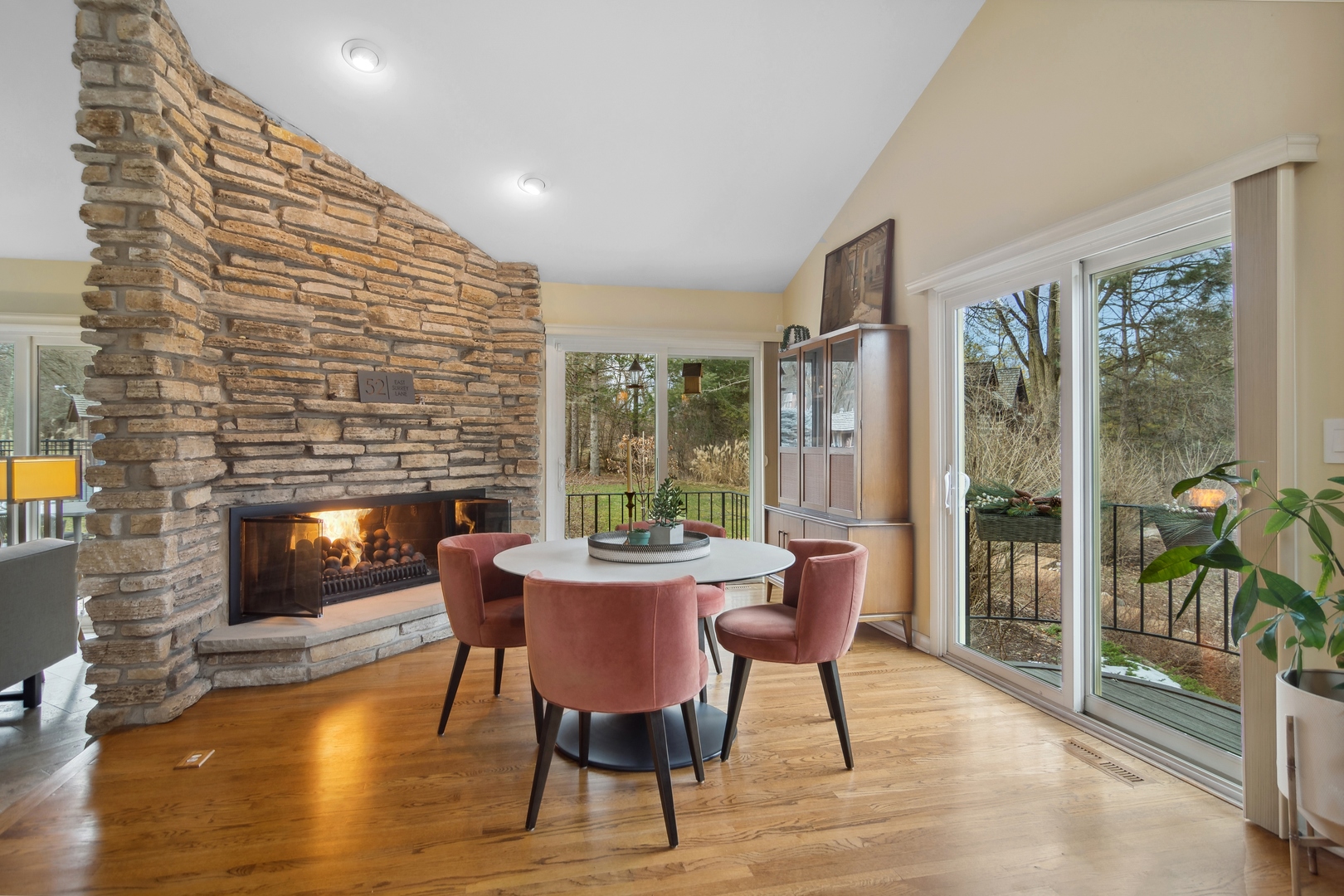 52 E Surrey Lane