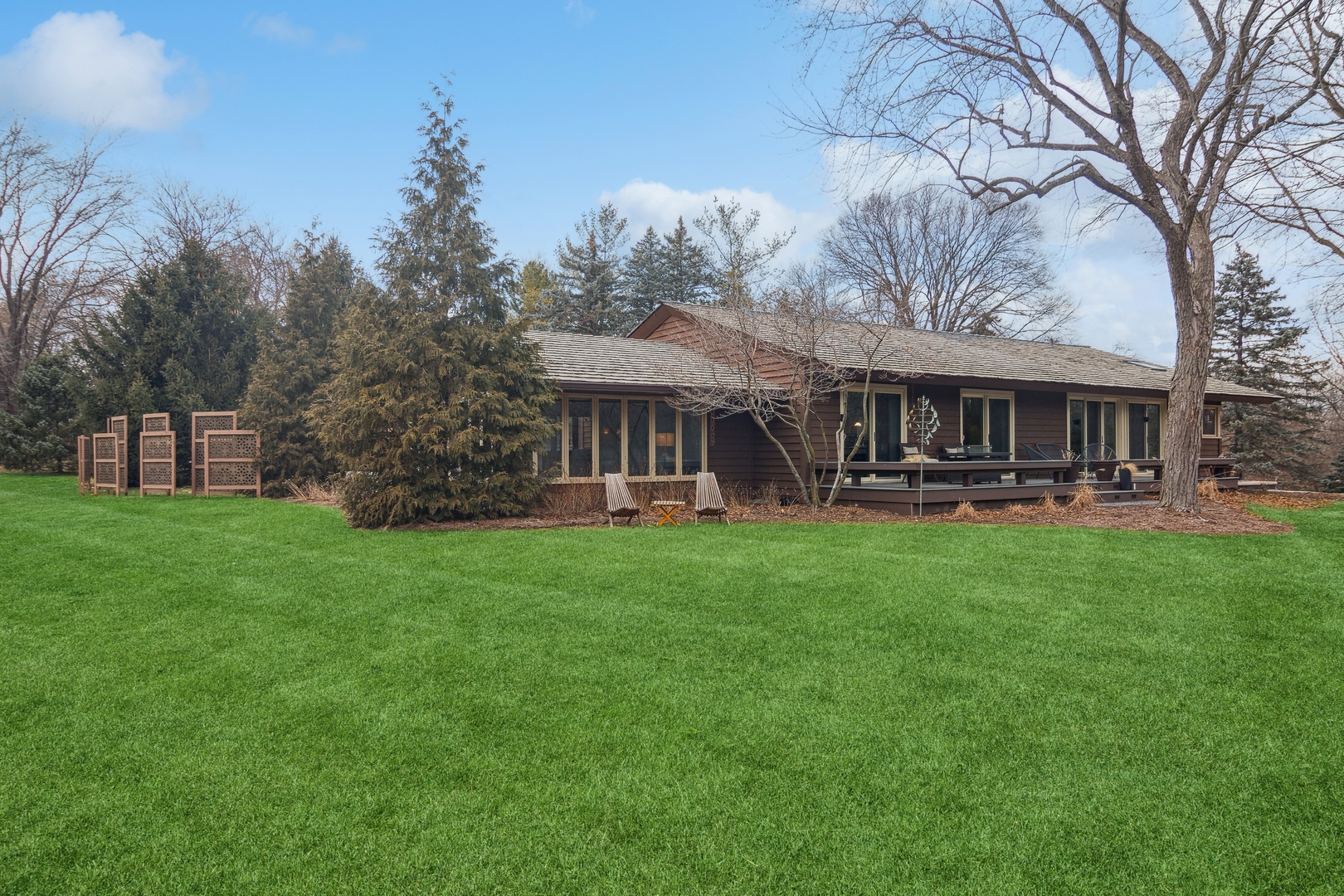 52 E Surrey Lane