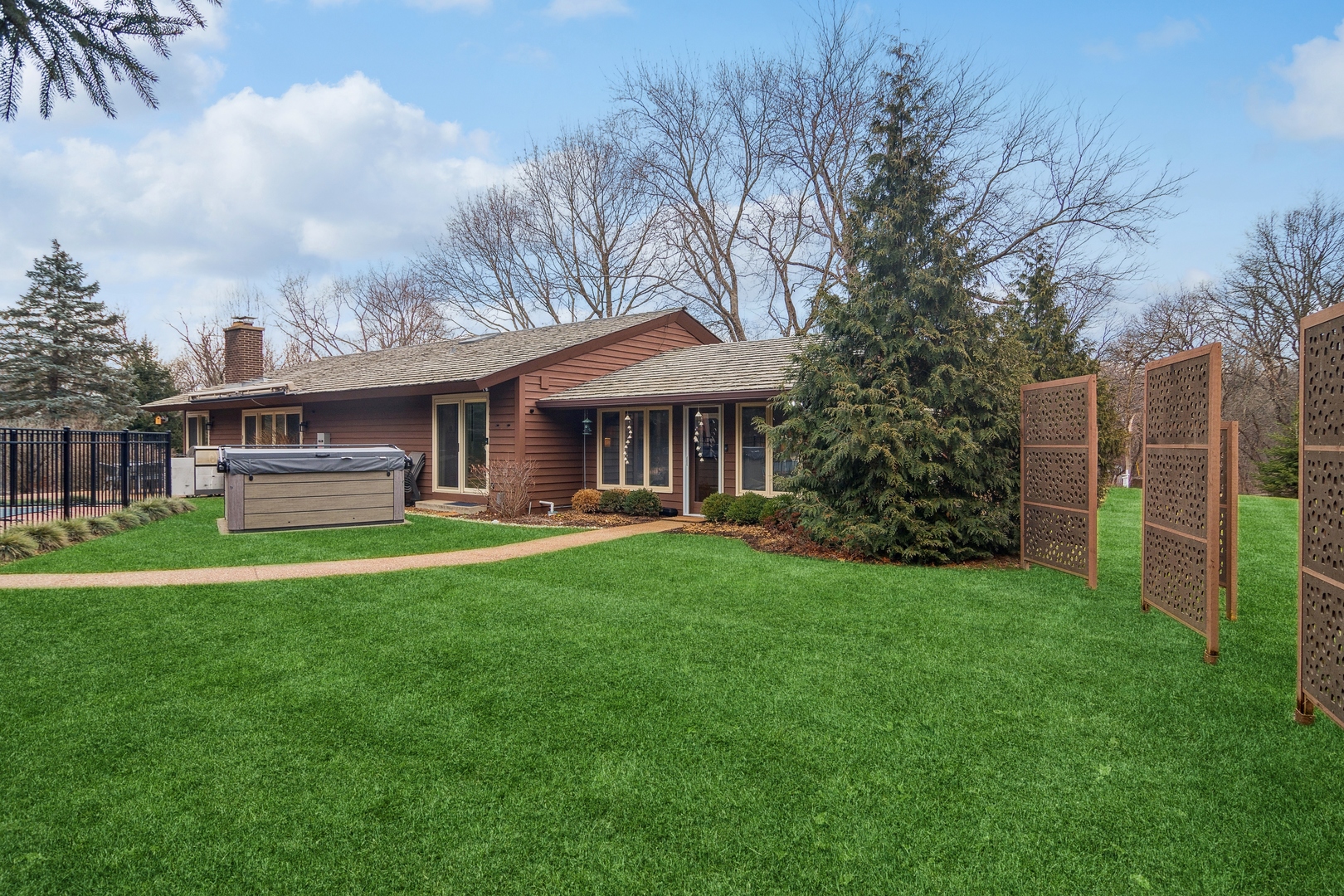 52 E Surrey Lane