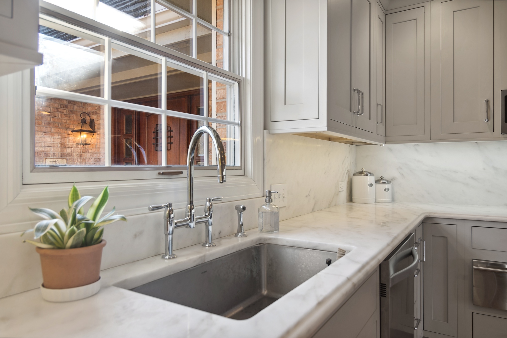 516 W Shady Lane