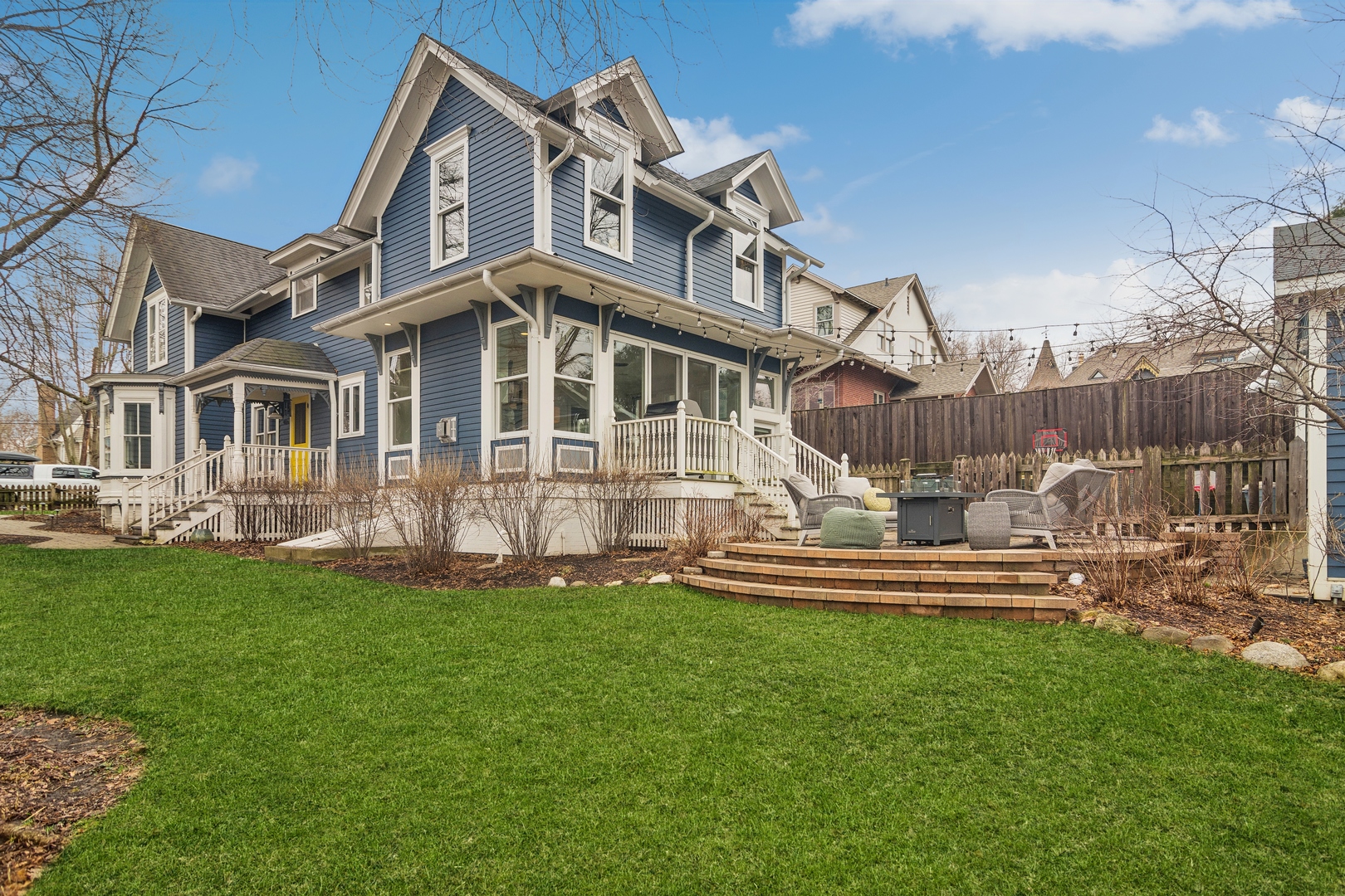 142 W Lake Street