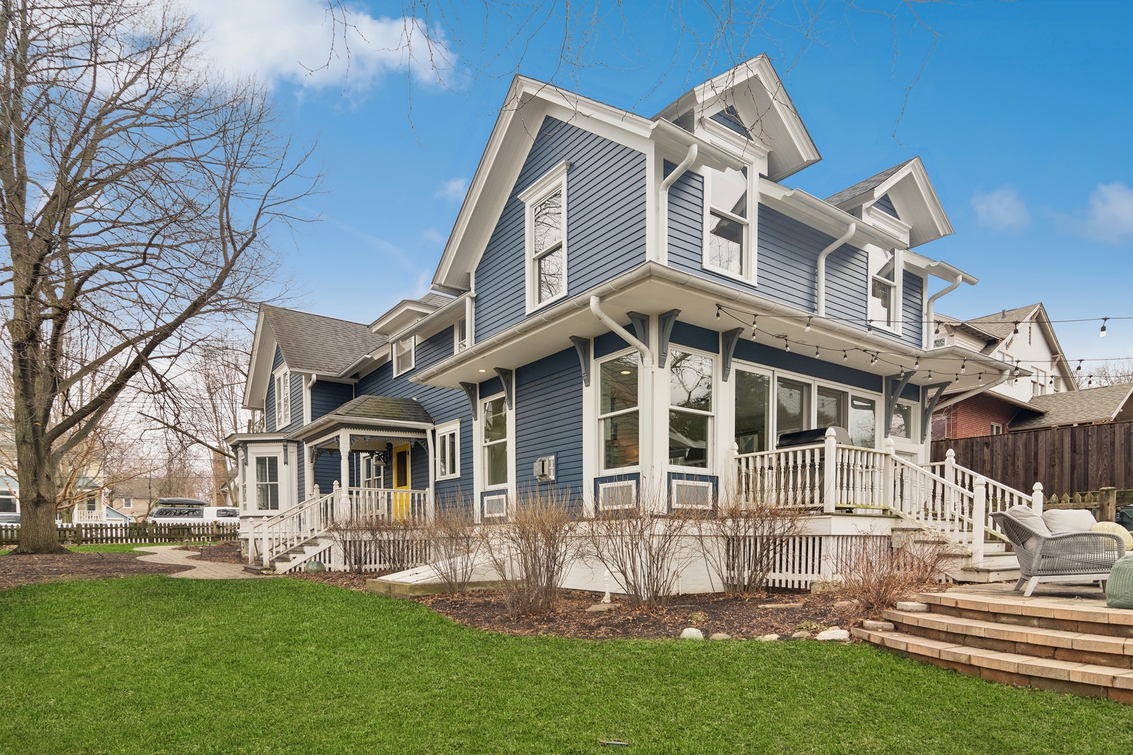 142 W Lake Street