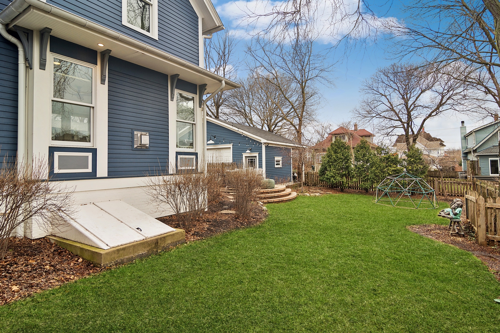 142 W Lake Street