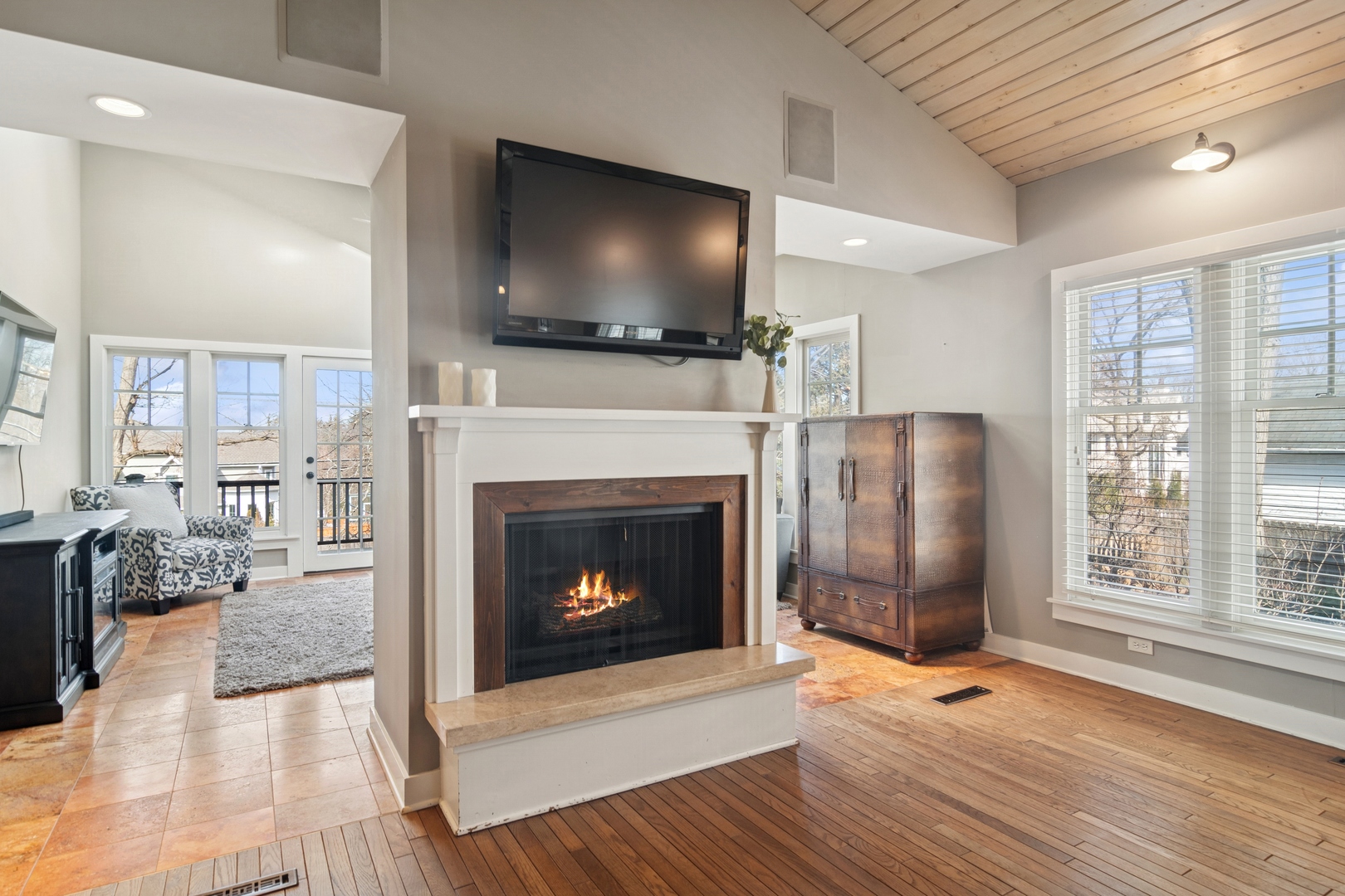 408 E Hillside Avenue