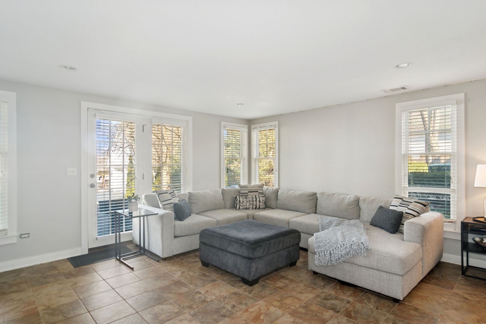 408 E Hillside Avenue