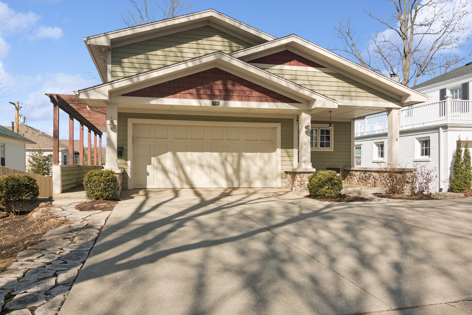 408 E Hillside Avenue