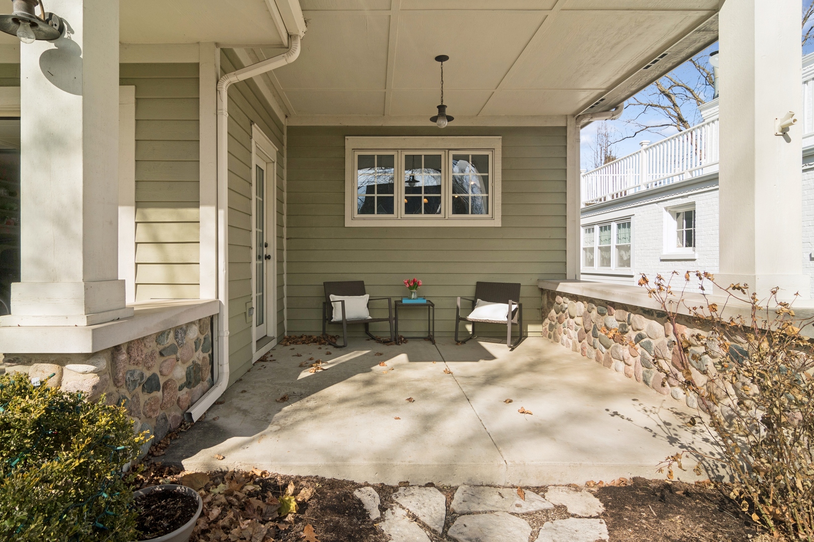 408 E Hillside Avenue