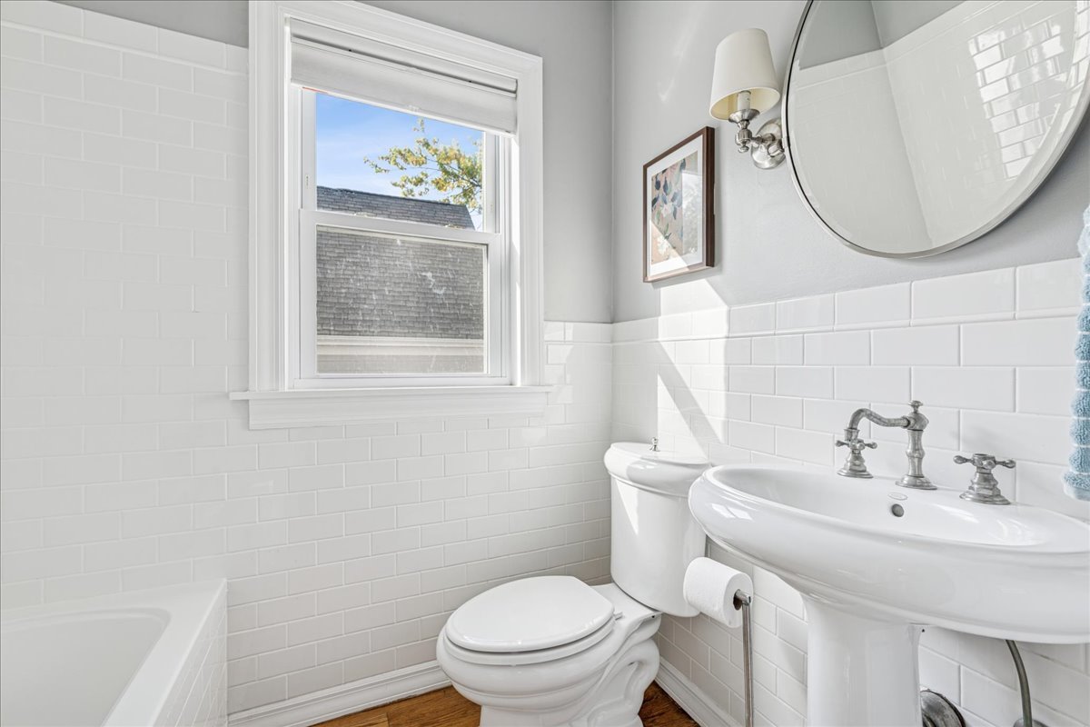 109 W Hillside Avenue