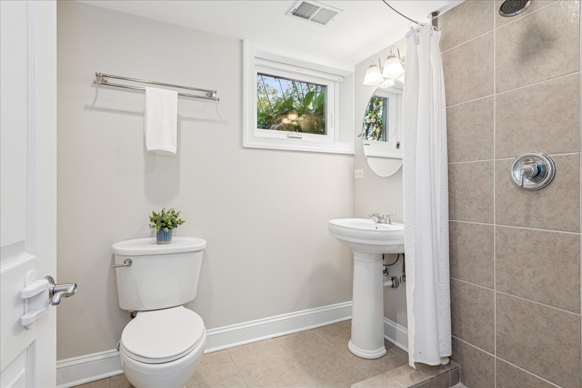 109 W Hillside Avenue